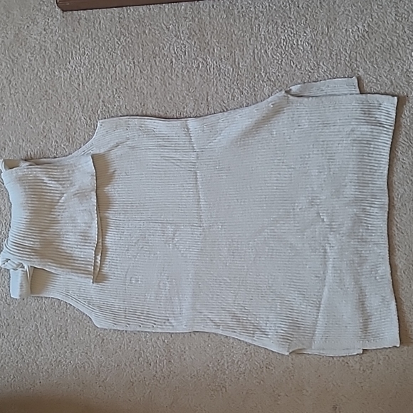 Gap Sleeveless Turtleneck Sweater - Picture 2 of 4